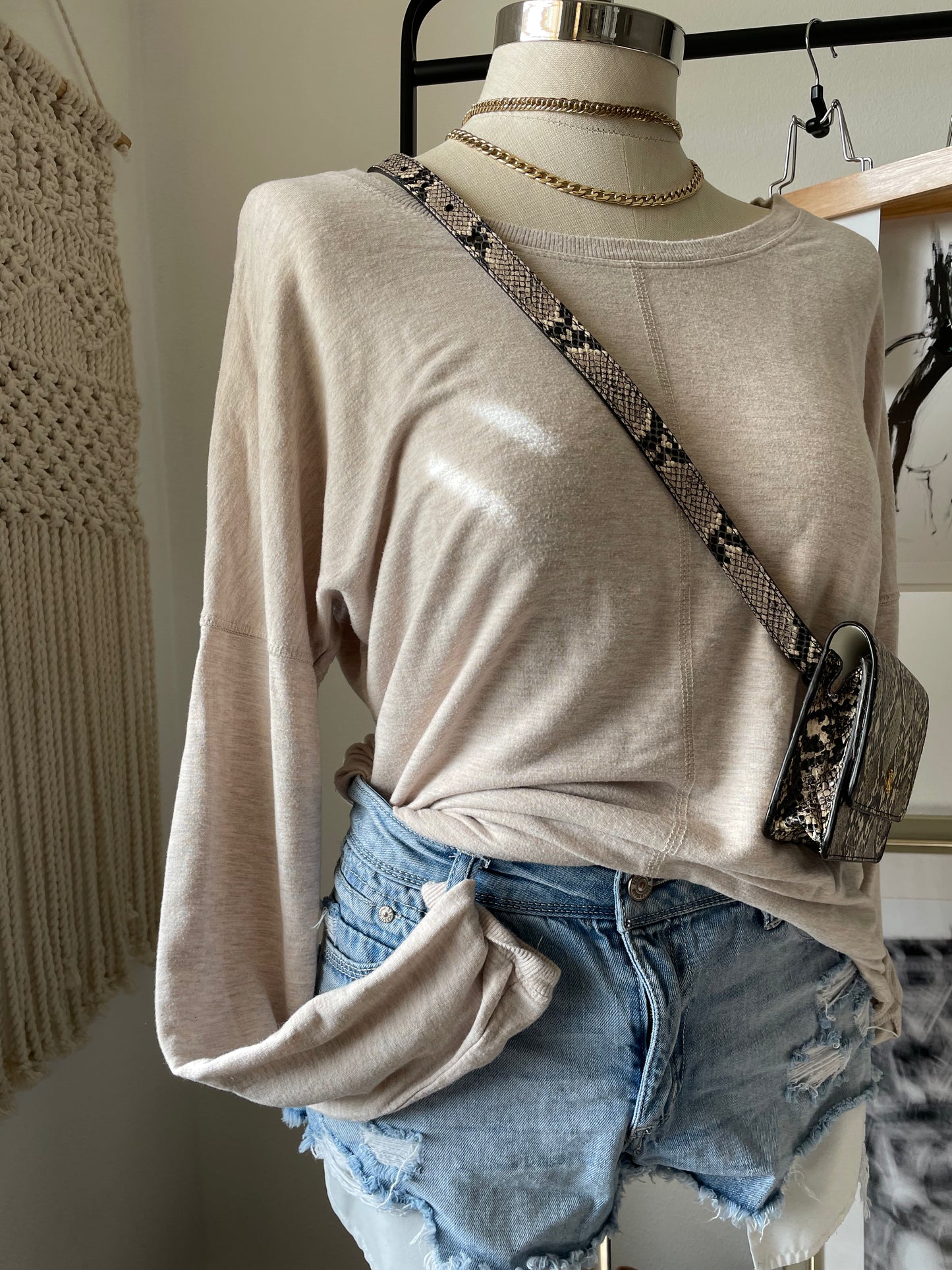 Long sleeve crew neck top. Medium.