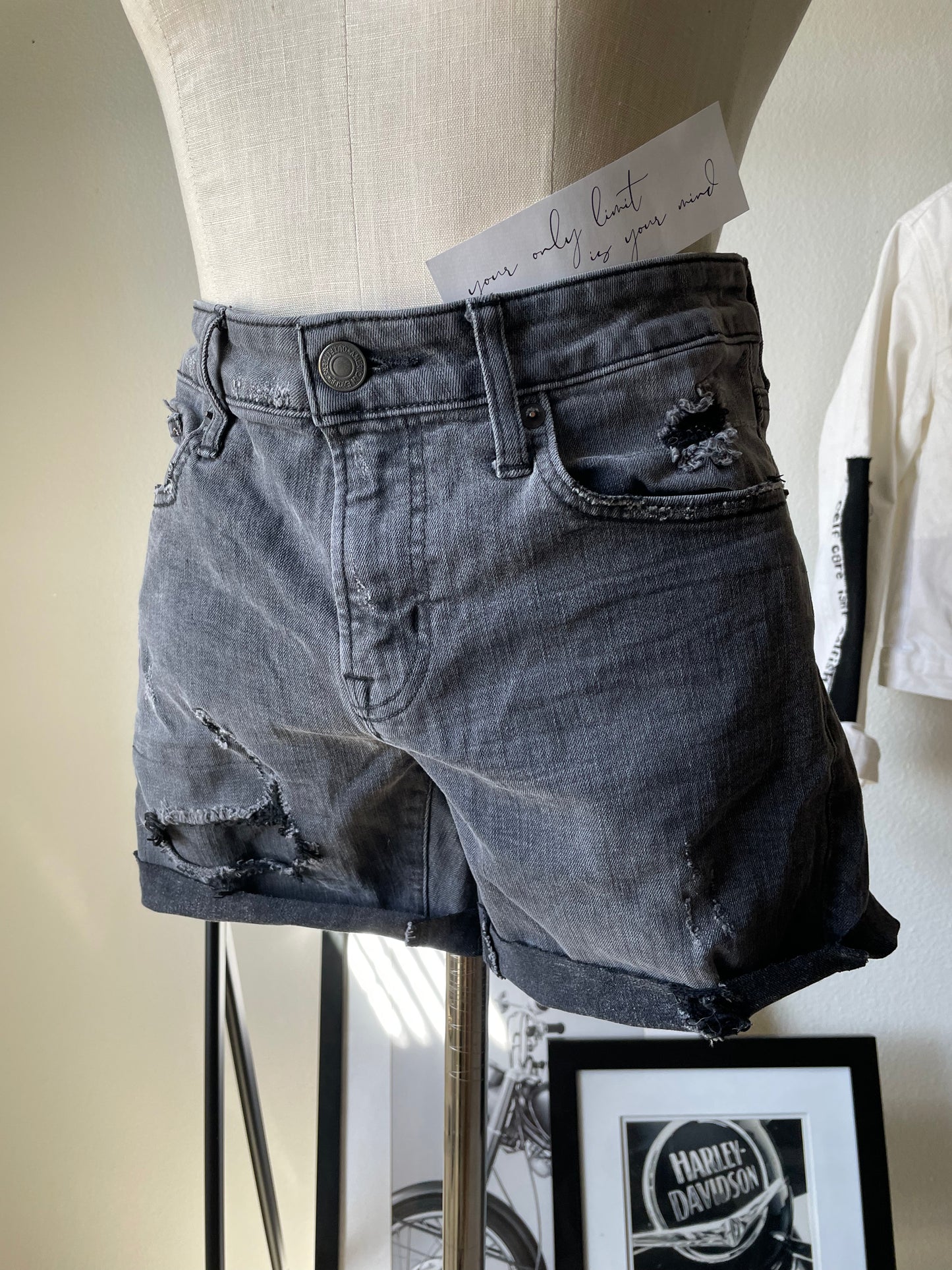 AE dark grey 6" shorts. Size 32