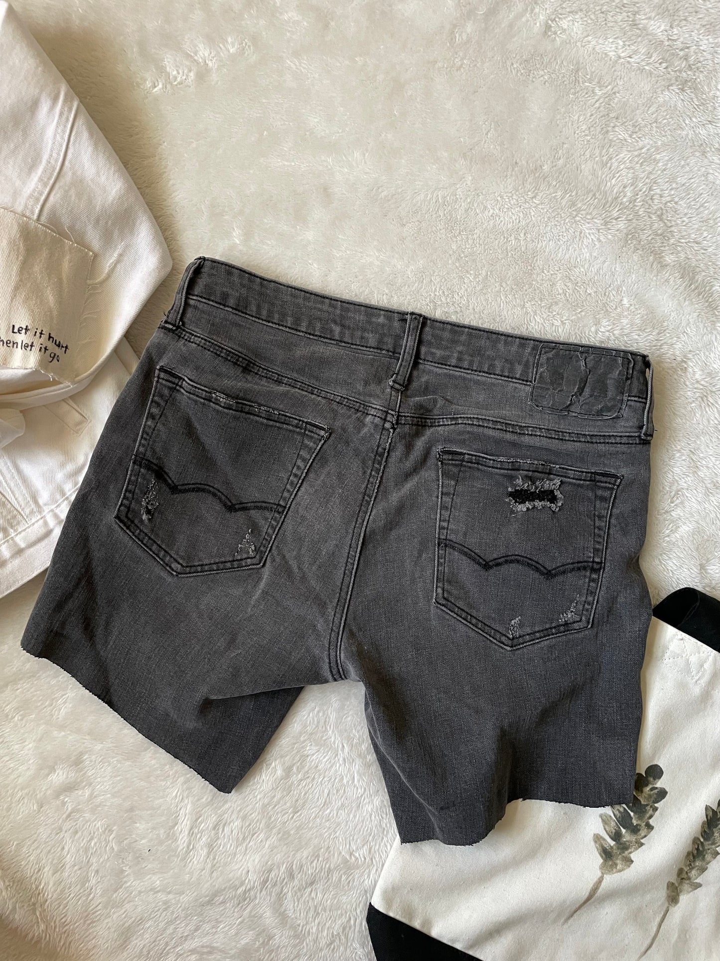 AE dark grey 6" shorts. Size 32