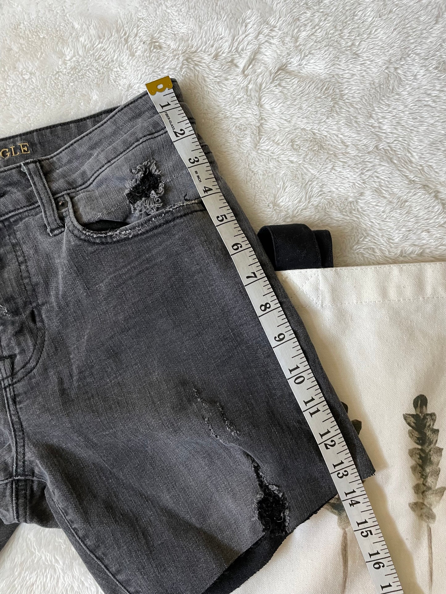 AE dark grey 6" shorts. Size 32