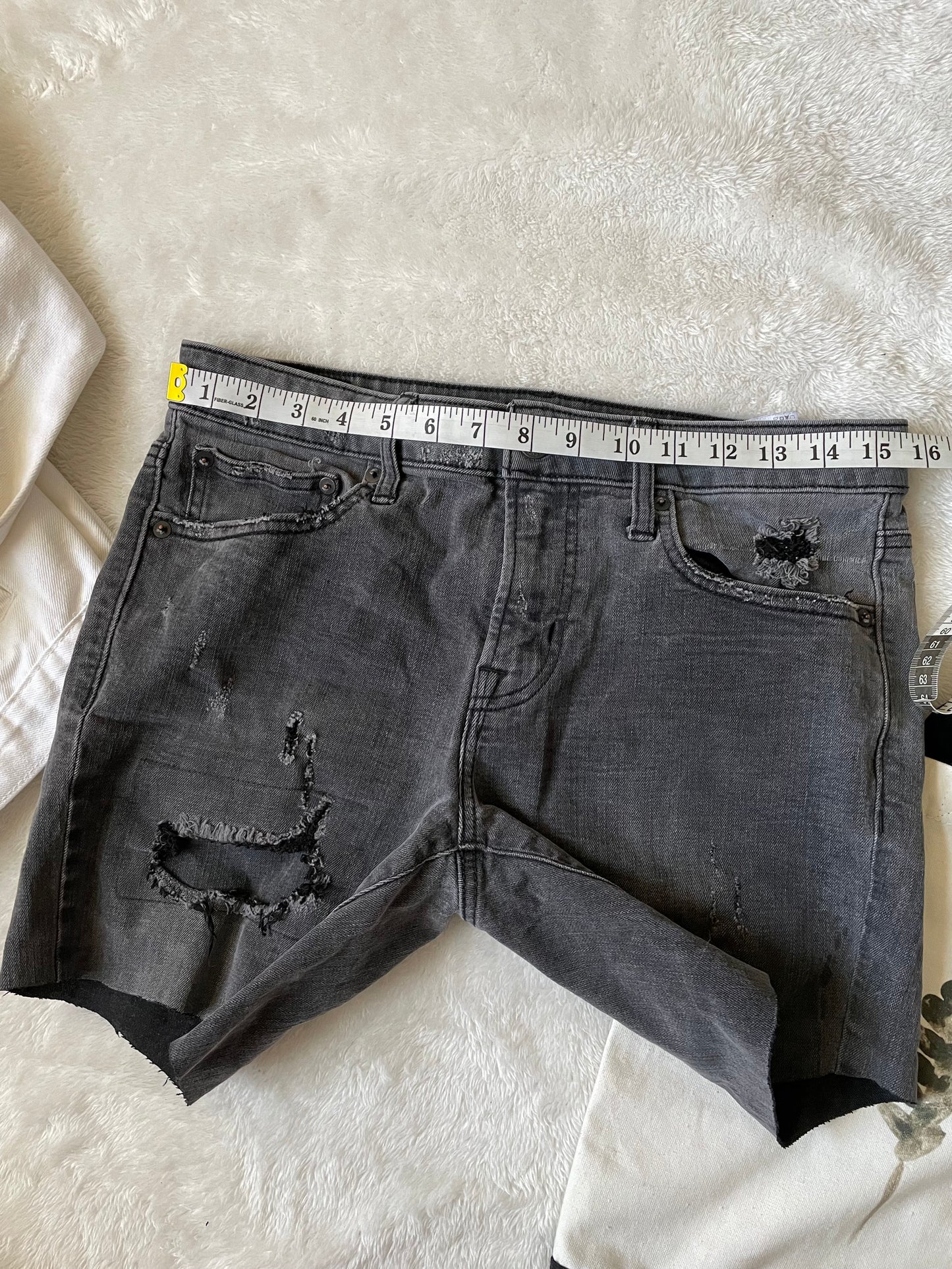 AE dark grey 6" shorts. Size 32